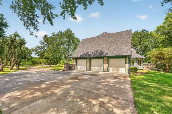6807 Cedar Bend ST #NW, Parkville, MO 64152