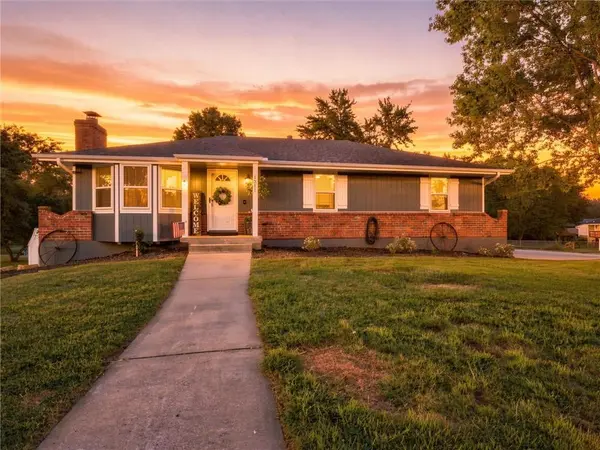 1311 Heather CIR, Kearney, MO 64060