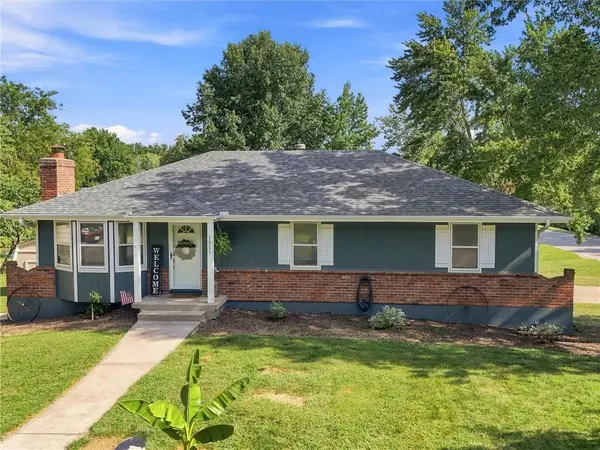 1311 Heather CIR, Kearney, MO 64060