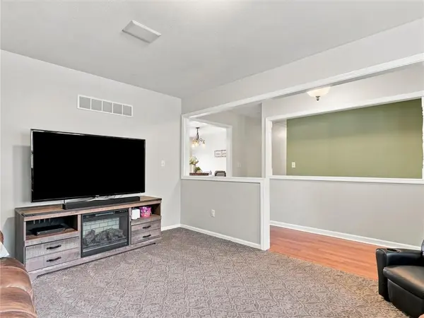 1311 Heather CIR, Kearney, MO 64060