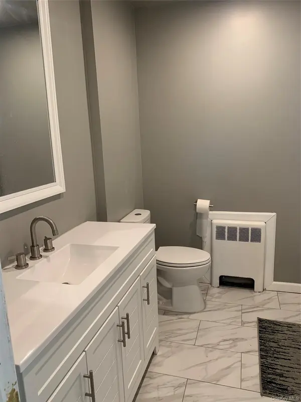 402 Leslie LN, Uniondale, NY 11553