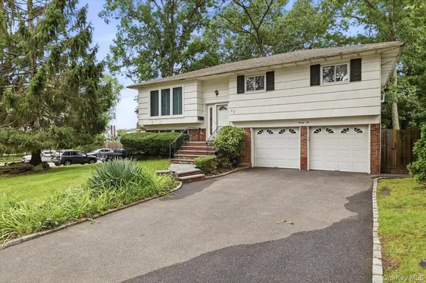 22 cedar ST, Syosset, NY 11791