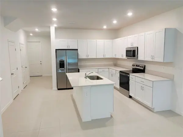 3272 LAPIS LAKE DR, Zephyrhills, FL 33541