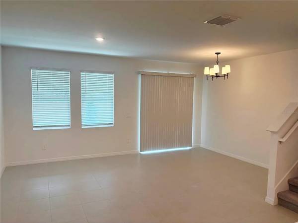3272 LAPIS LAKE DR, Zephyrhills, FL 33541