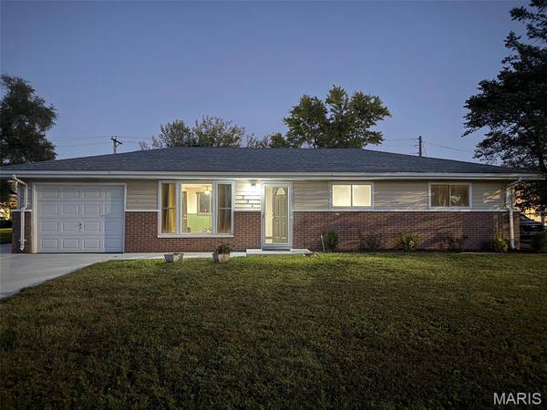 332 Joseph DR, Fairview Heights, IL 62208