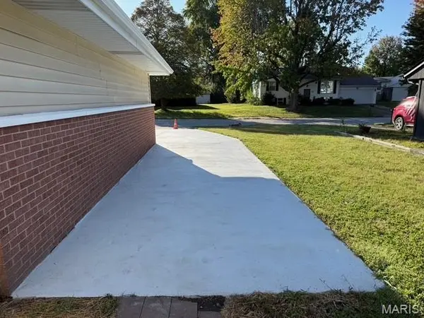 332 Joseph DR, Fairview Heights, IL 62208