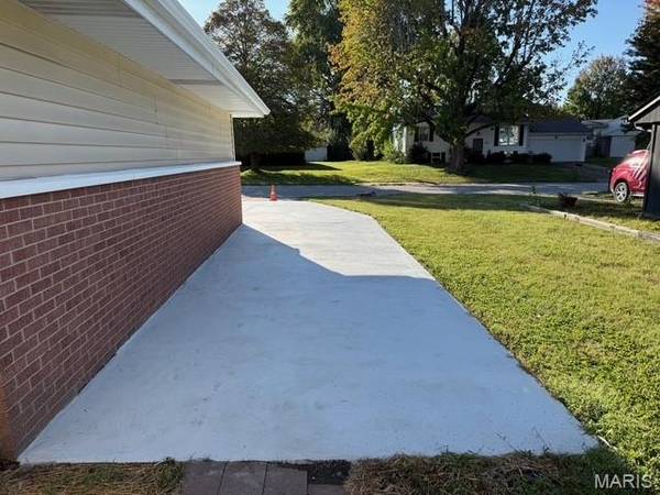 332 Joseph DR, Fairview Heights, IL 62208