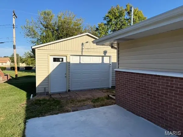 332 Joseph DR, Fairview Heights, IL 62208