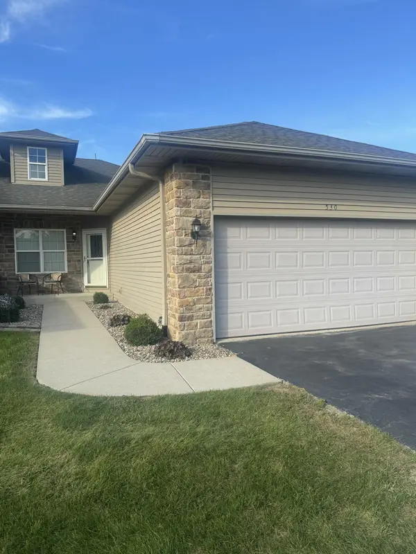 530 Cochran DR, Crown Point, IN 46307