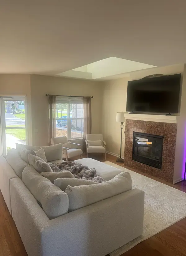 530 Cochran DR, Crown Point, IN 46307