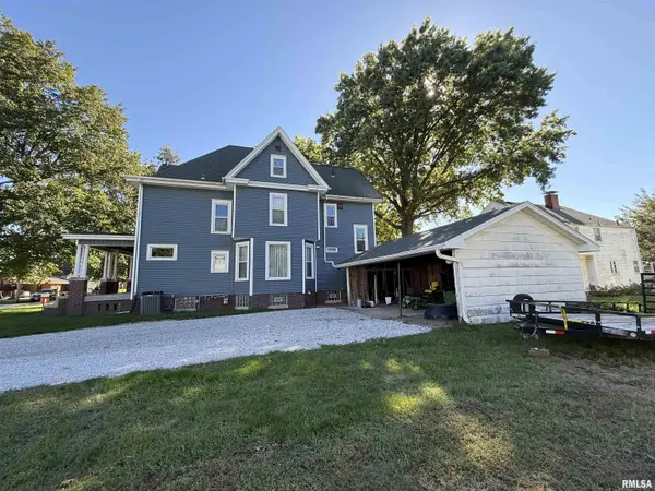 204 W CLINTON AVE, Monmouth, IL 61462