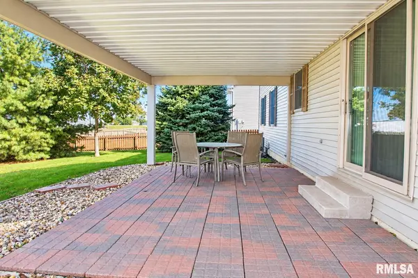 3312 Summerview LN, Bloomington, IL 61704