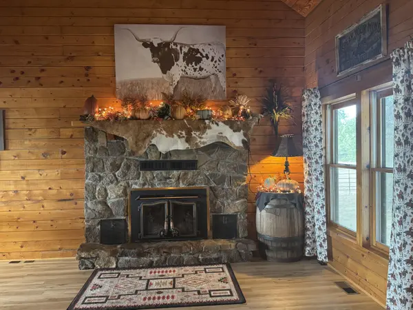 4452 S 70th RD, Bolivar, MO 65613