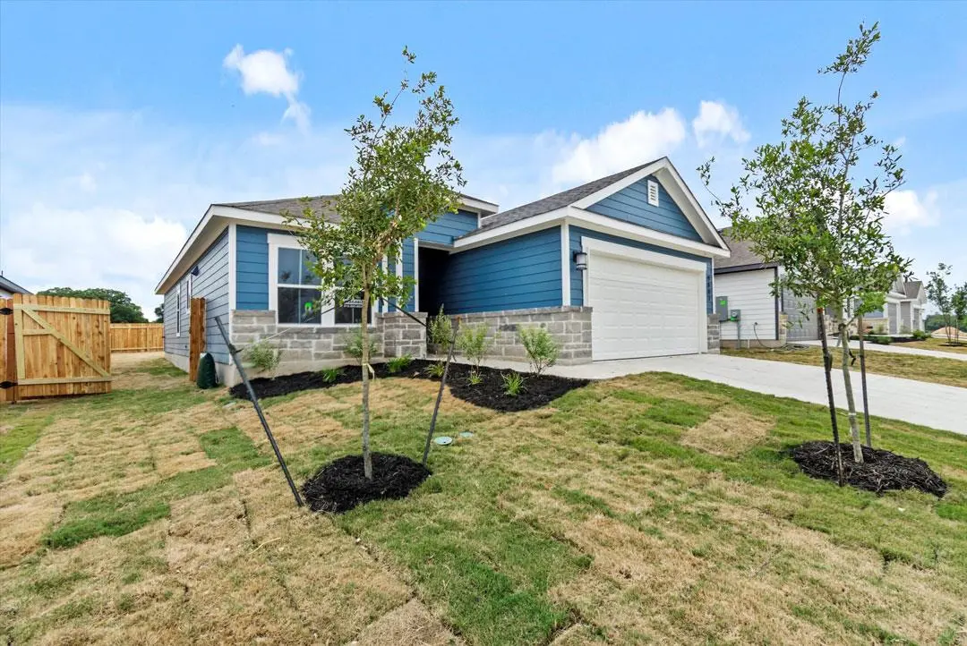 217 Bucking LN, Liberty Hill, TX 78642
