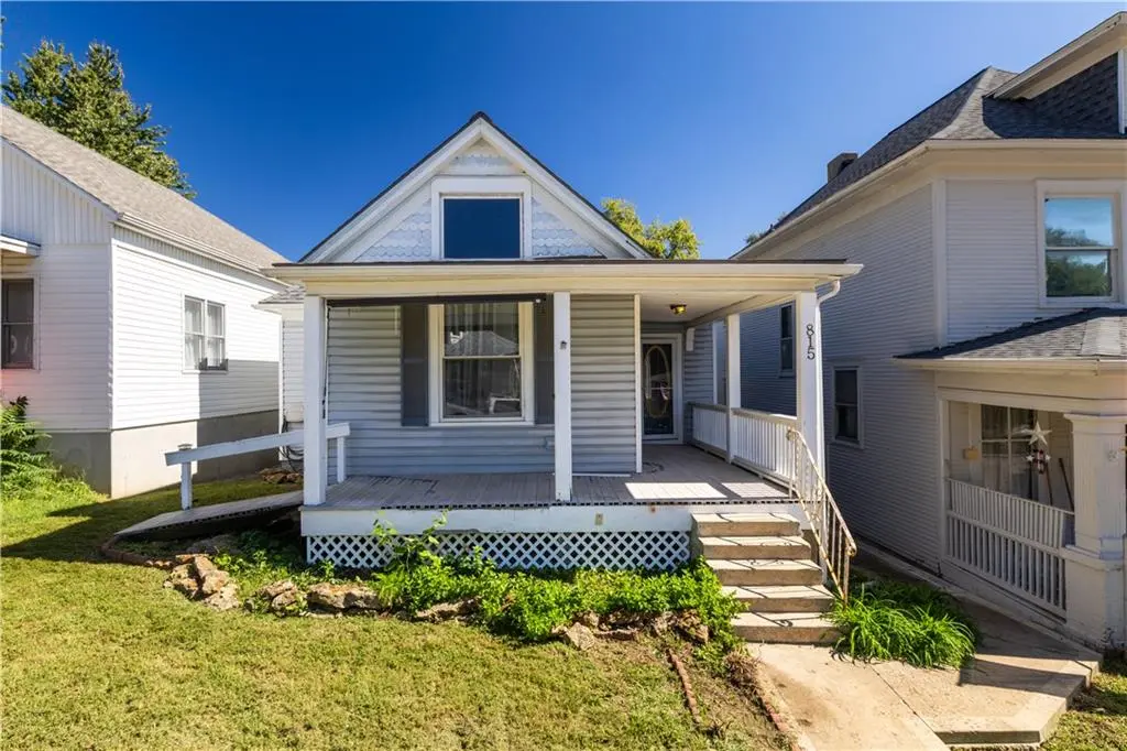 815 S 16th ST, St Joseph, MO 64501
