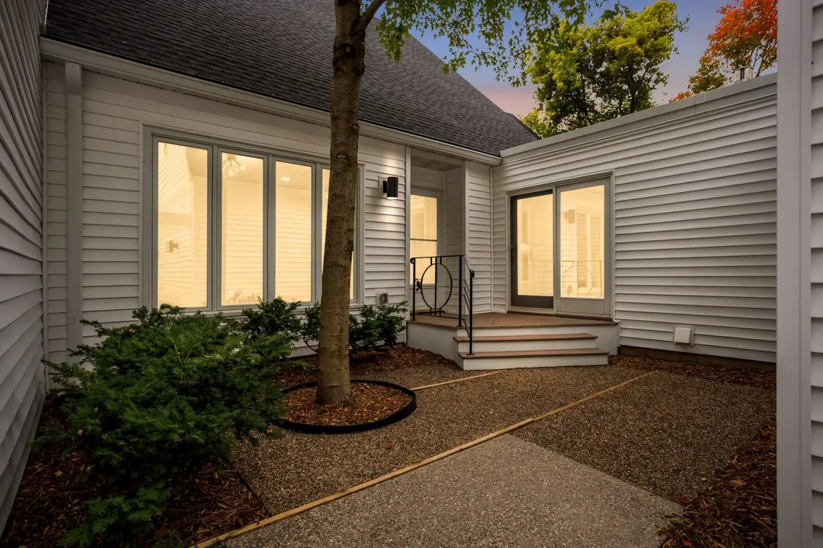 7 Wellesley PL, Edina, MN 55436