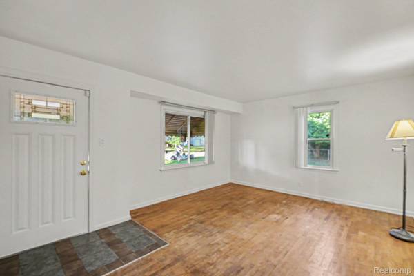 1210 Simca ST, Flint Charter Township, MI 48507
