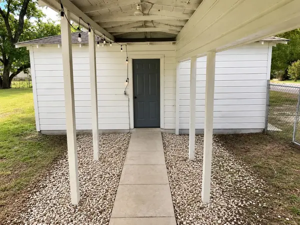 940 Plum ST, Lockhart, TX 78644