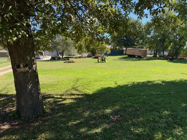 1001 N Jerry AVE, Raymore, MO 64083