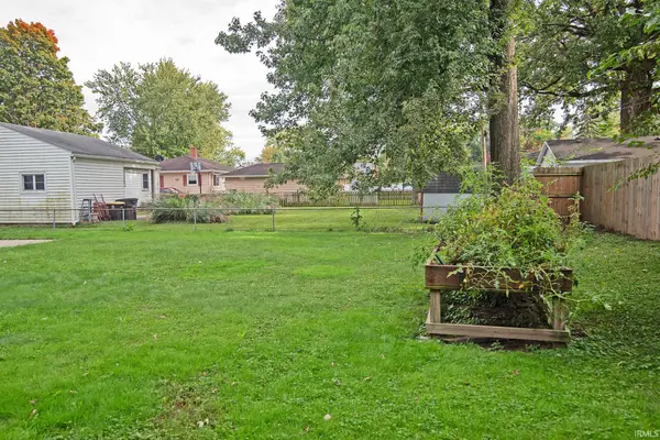 6426 Maywood CIR, Fort Wayne, IN 46819-1244