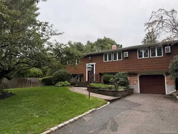 4 Fairway DR, Port Jefferson, NY 11776
