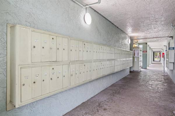 801 83RD AVE N #511, St Petersburg, FL 33702