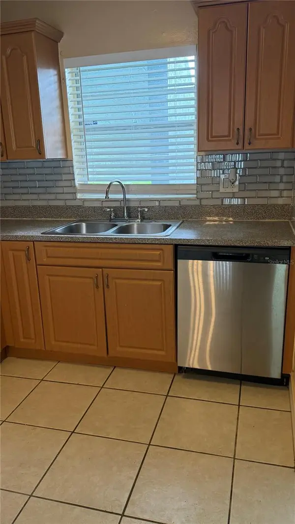 2830 SOMERSET PARK DR #202, Tampa, FL 33613