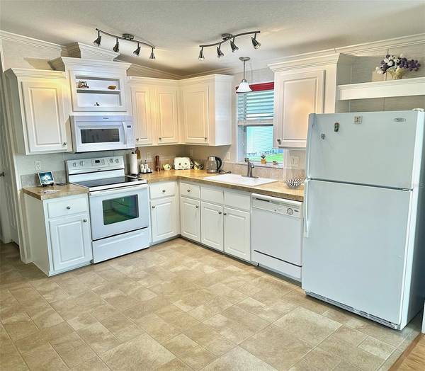 9790 66TH ST N #200, Pinellas Park, FL 33782