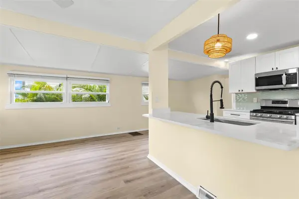 6830 AMERICANA DR NE #127, St Petersburg, FL 33702