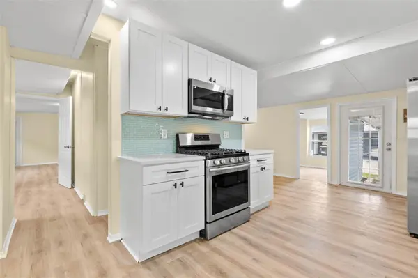 6830 AMERICANA DR NE #127, St Petersburg, FL 33702