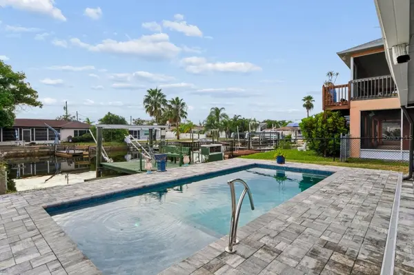 13701 LESLIE DR, Hudson, FL 34667