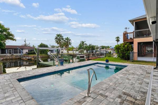 13701 LESLIE DR, Hudson, FL 34667