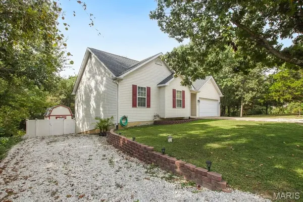 528 Bluebird LN, St Clair, MO 63077