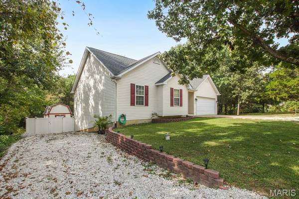 528 Bluebird LN, St Clair, MO 63077