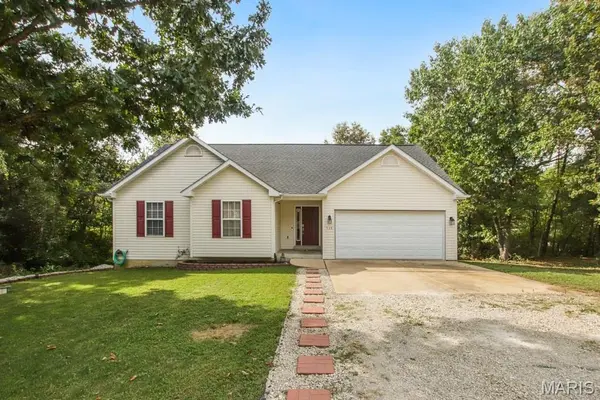 528 Bluebird LN, St Clair, MO 63077