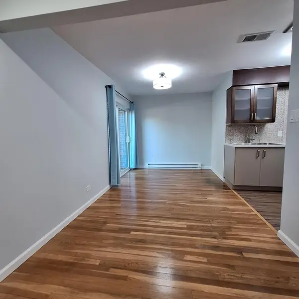 18W085 14th ST, Villa Park, IL 60181