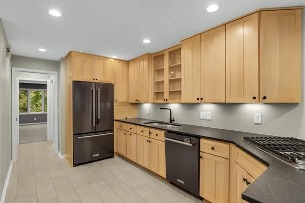 7 Wellesley PL, Edina, MN 55436