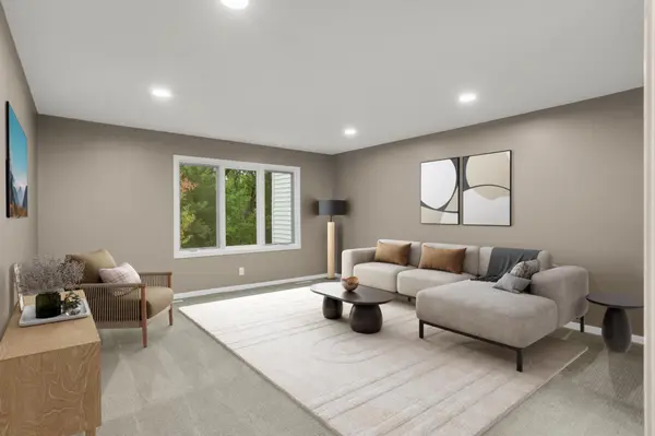 7 Wellesley PL, Edina, MN 55436