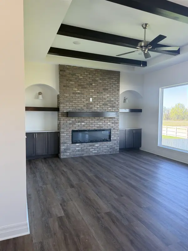 102 S Wellcrest Ct, Wichita, KS 67052