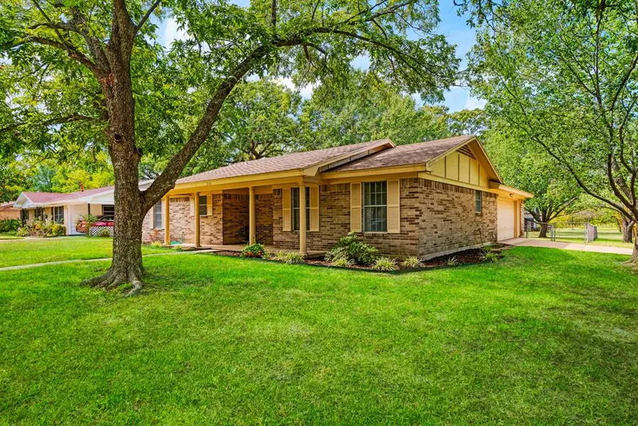 210 31st Street SW, Paris, TX 75460