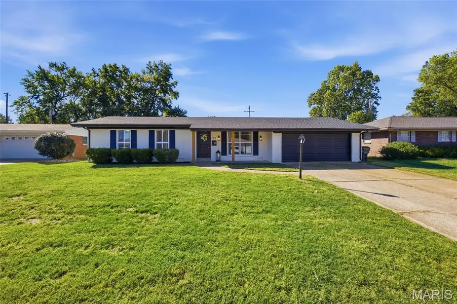 73 Bedford DR, Belleville, IL 62226