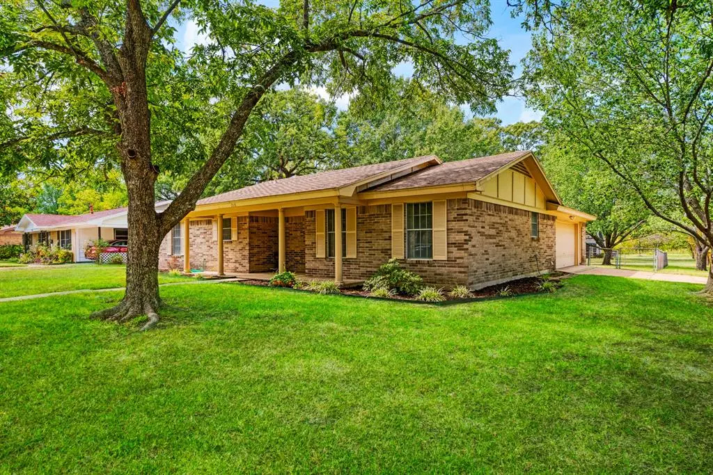 210 31st Street SW, Paris, TX 75460