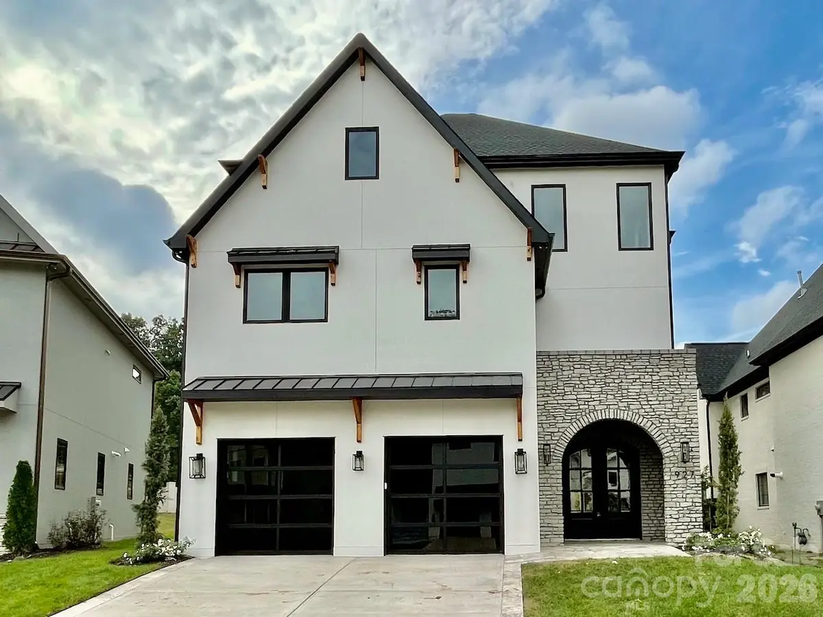 927 Laurel Creek LN, Charlotte, NC 28211