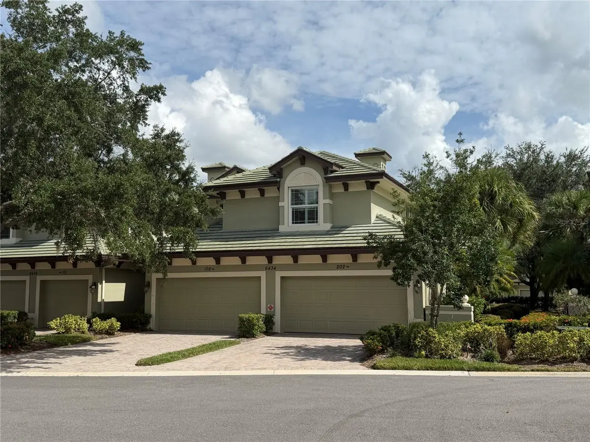 6434 MOORINGS POINT CIR #102, Lakewood Ranch, FL 34202