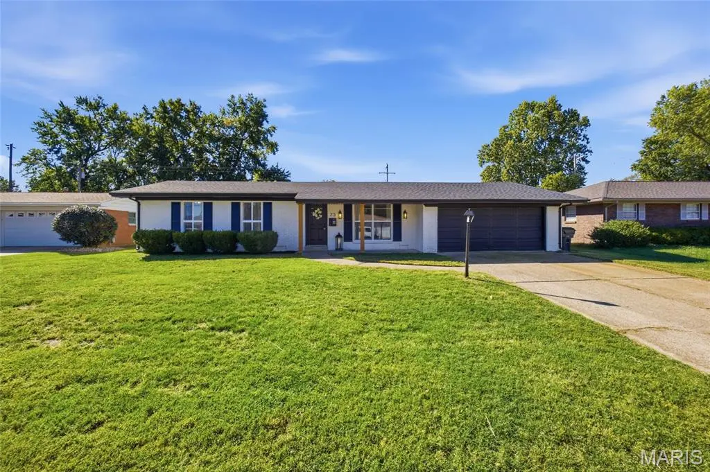 73 Bedford DR, Belleville, IL 62226
