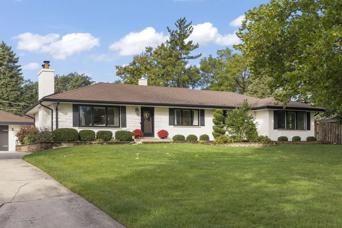 390 S Kenilworth AVE, Glen Ellyn, IL 60137