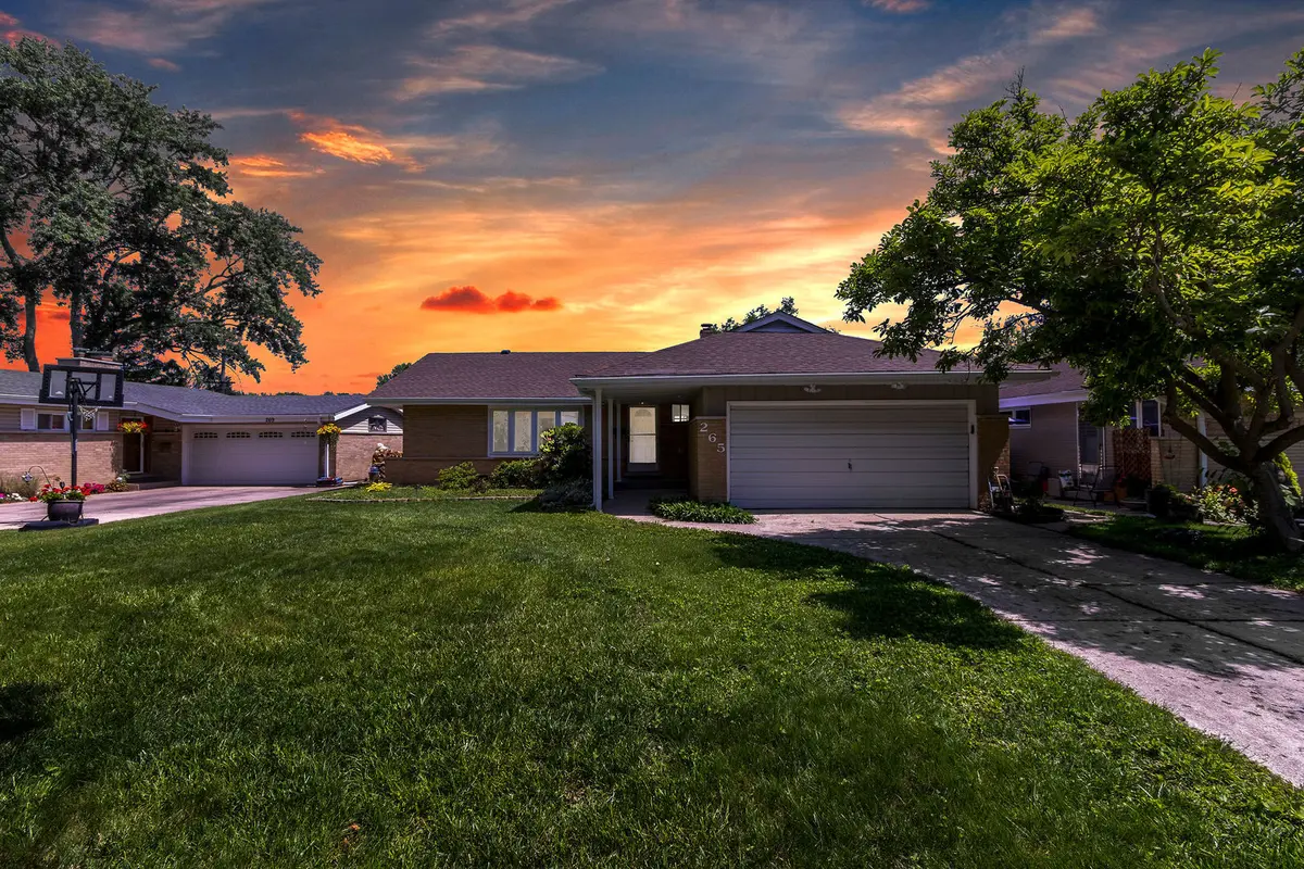 265 Terry LN, Villa Park, IL 60181