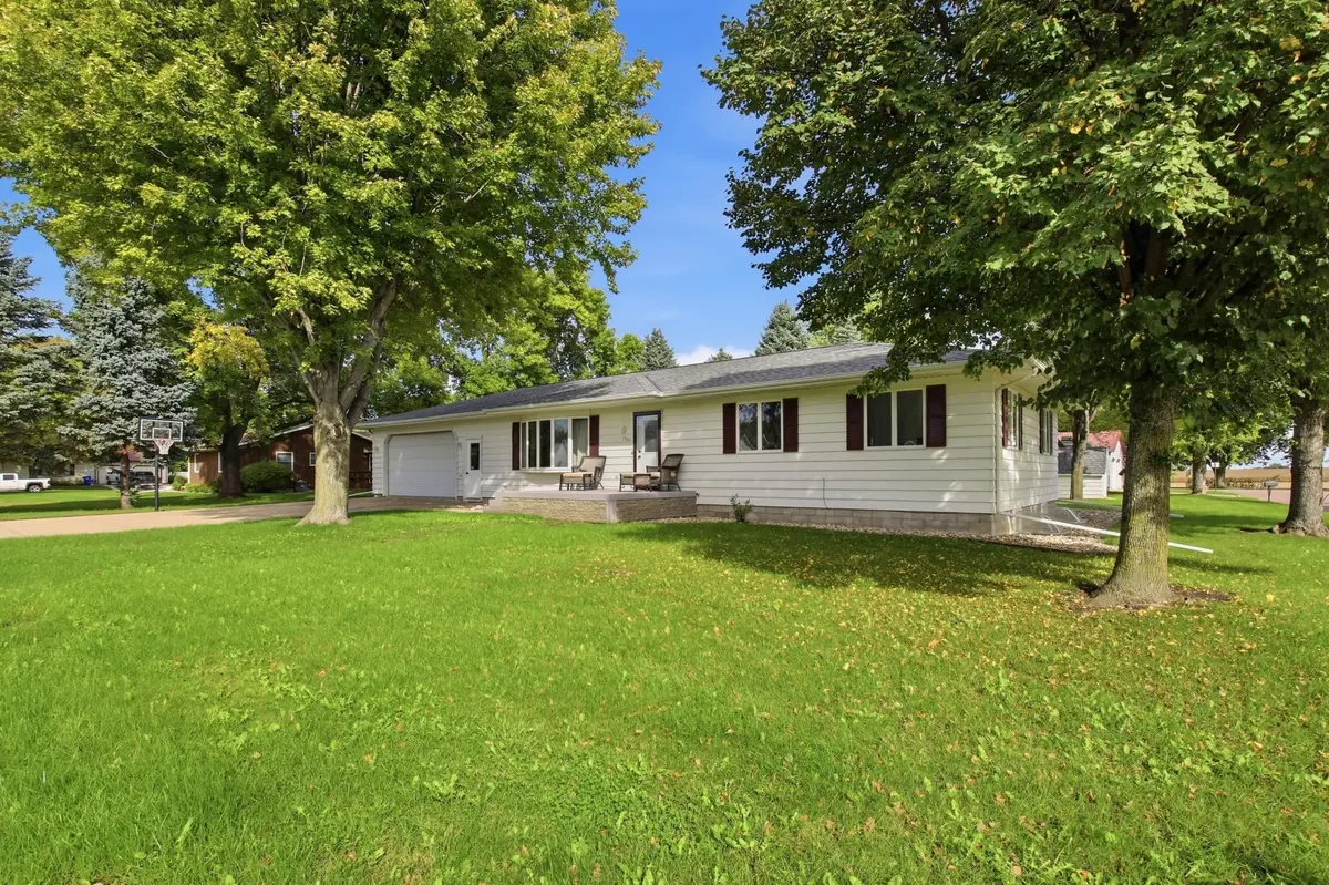 1365 7th ST, Dawson, MN 56232