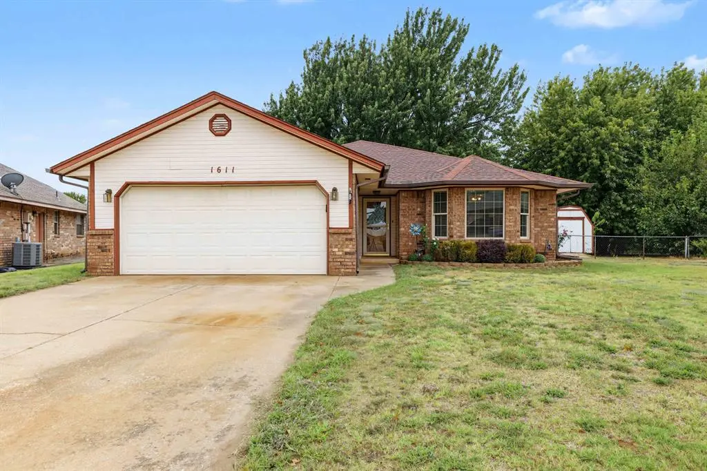 1611 N Orchard TER, Mustang, OK 73064