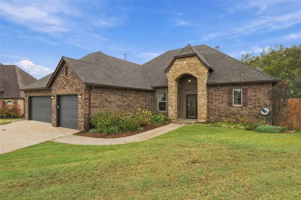 2800 SE 11th ST, Moore, OK 73160